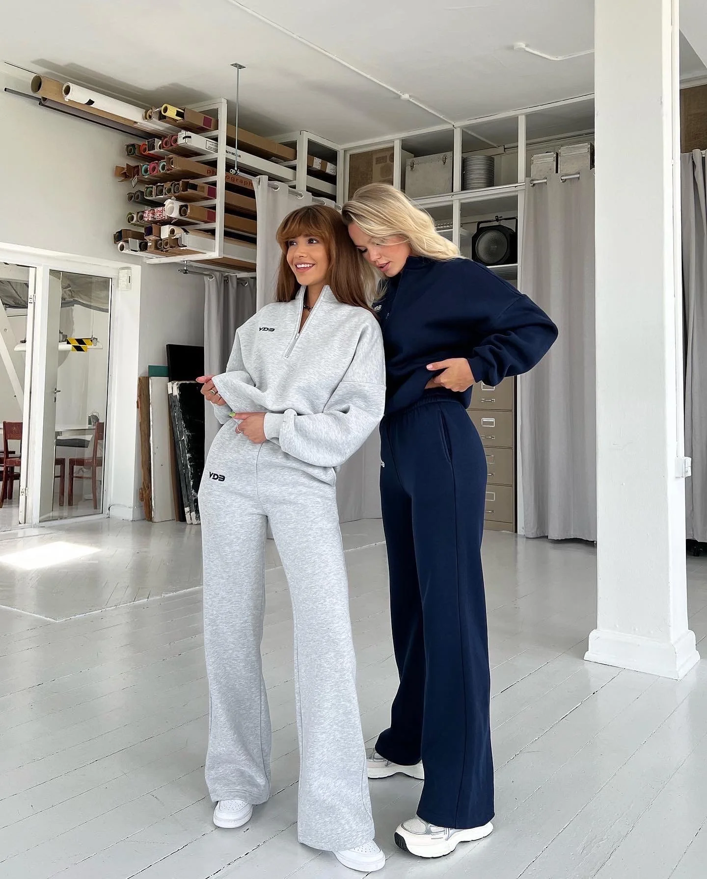 VDB zipper sweatshirt - light gray (dark blue logo) - Image 3